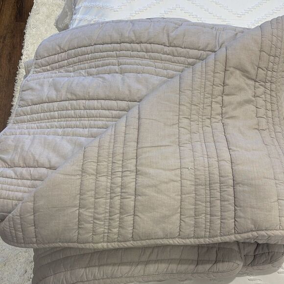 Reversible Quilt & Sham Set - Stone Cottage - like new! - Picture 6 of 7